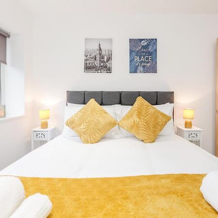 Watford Town Centre, Serviced One Bed Flat With Choice Of King Or Twin Beds, Sleeps Up To 4 Sharing, Free Wifi And Free Movies London Exteriör bild