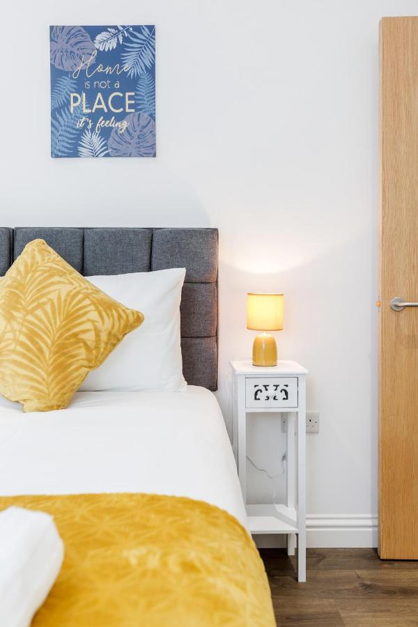 Watford Town Centre, Serviced One Bed Flat With Choice Of King Or Twin Beds, Sleeps Up To 4 Sharing, Free Wifi And Free Movies London Exteriör bild