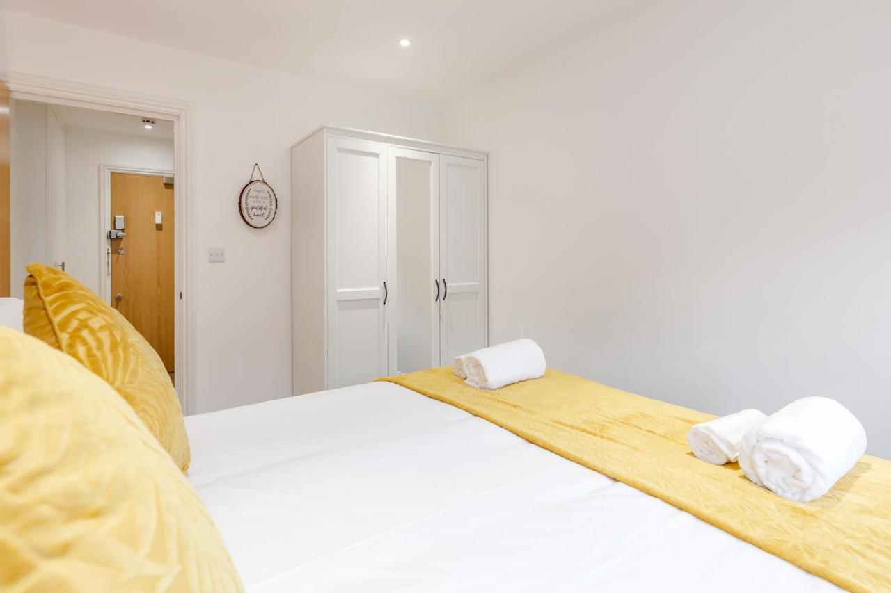 Watford Town Centre, Serviced One Bed Flat With Choice Of King Or Twin Beds, Sleeps Up To 4 Sharing, Free Wifi And Free Movies London Exteriör bild