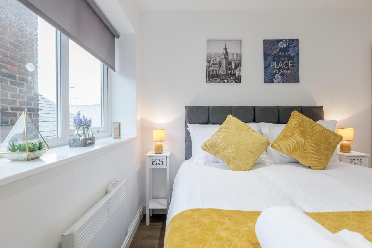 Watford Town Centre, Serviced One Bed Flat With Choice Of King Or Twin Beds, Sleeps Up To 4 Sharing, Free Wifi And Free Movies London Exteriör bild